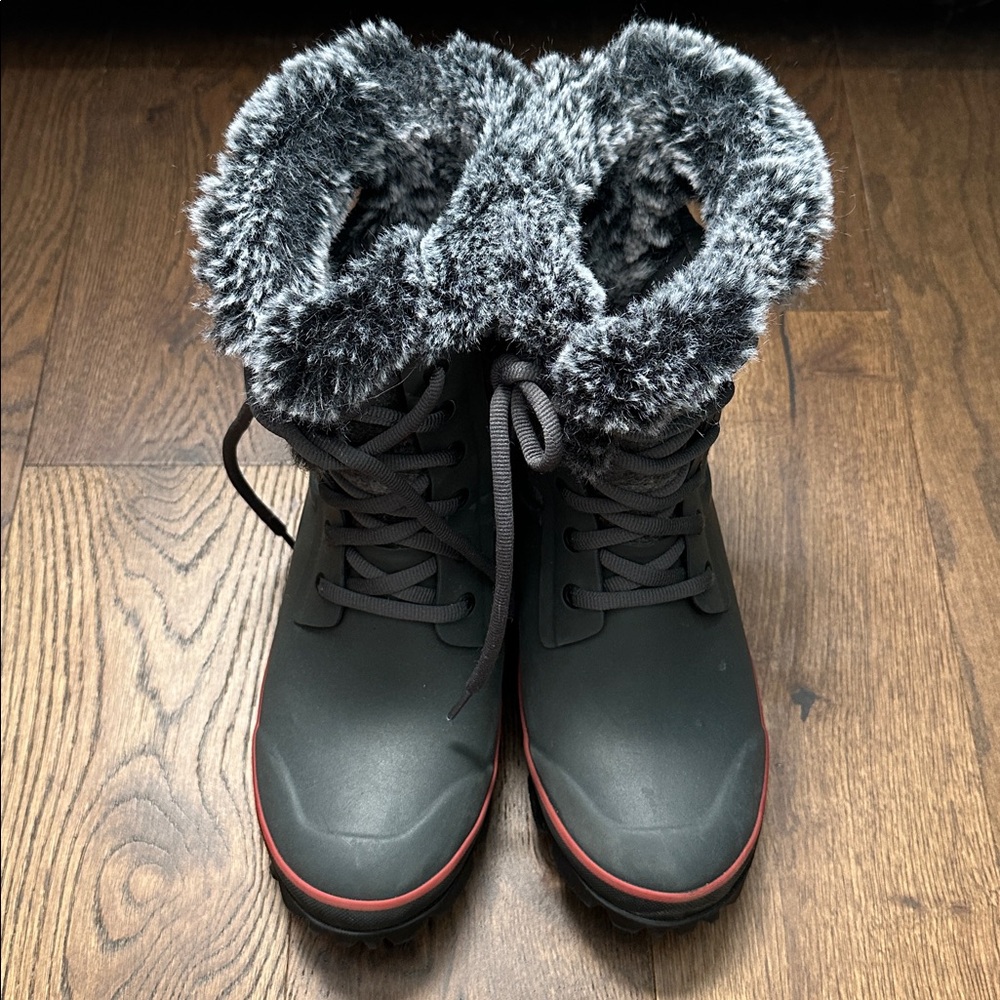 BOGS Women’s 9 Faux Fur Lined Black and Gray Boots